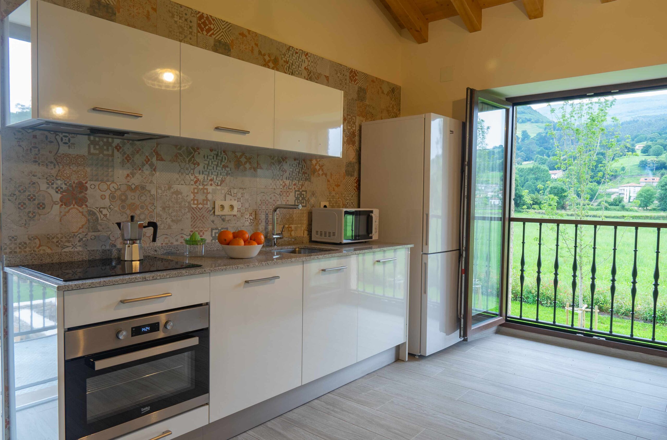 Apartamento-Monte-Cilda-El-Cerradon-Alceda-Alojamiento-con-encanto-en-Cantabria-cocina-detalle-01