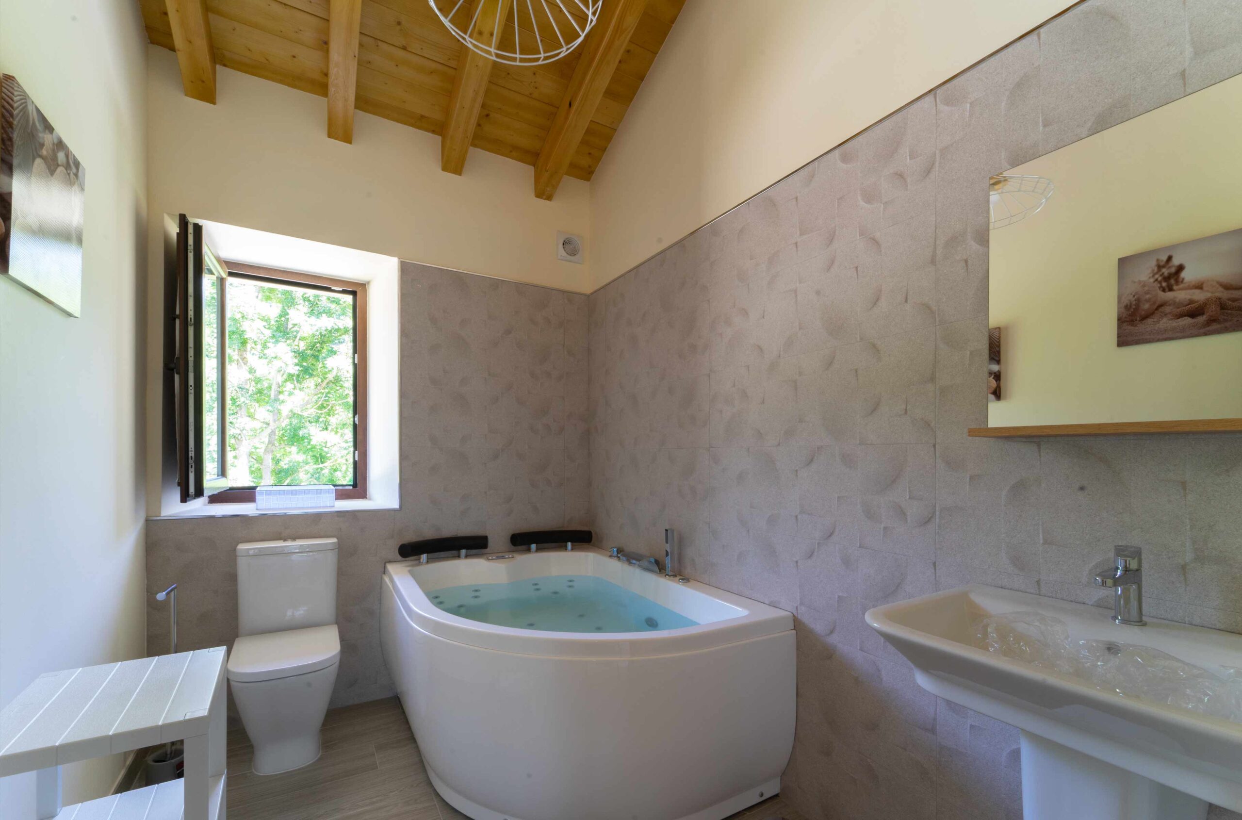 Apartamento-Monte-Cilda-El-Cerradon-Alceda-Alojamiento-con-encanto-en-Cantabria-hidromasaje